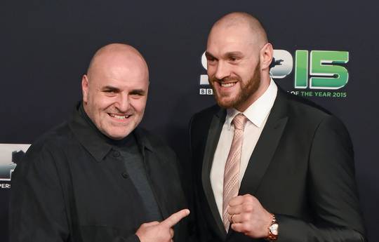 Padre de Fury: "Si Joshua vence a Usyk, Tyson regresará"