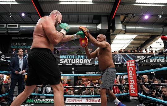 Tyson Fury held an open training session