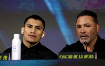 De La Hoya demands a 60-40 purse split in favor of Ortiz Jr. for a fight with Ennis