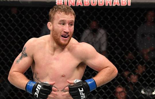Gaethje wore a woman's dress all day (VIDEO)