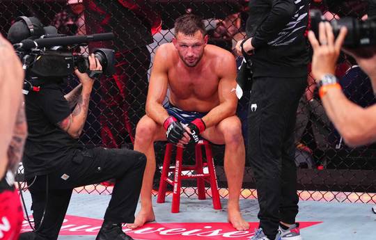 Де Ріддер згоден з зупинкою поєдинку проти Аллена