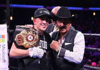 Santa Cruz defeats Rivera, defends WBA title