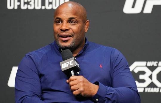 Cormier doesn't advise Sterling to fight Holloway