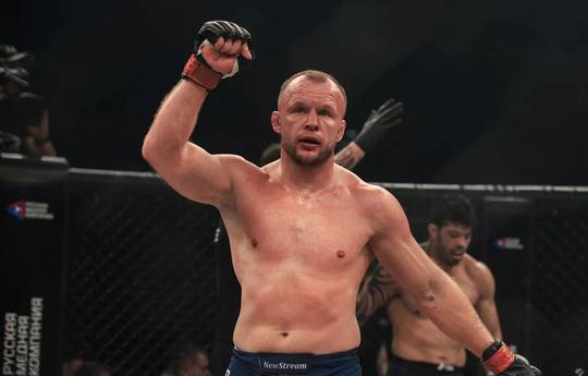 Alexander Shlemenko knocks Andrade out