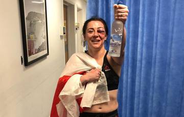 The British female fighter gets a monstrous eye injury, but wins