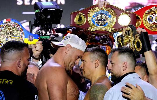 Promoter Warren called Usyk's fight with Fury the biggest boxing event of the century