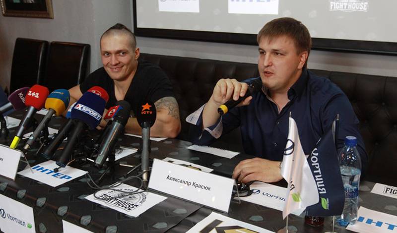 Александр Усик на послематчевой пресс-конференции в Киеве