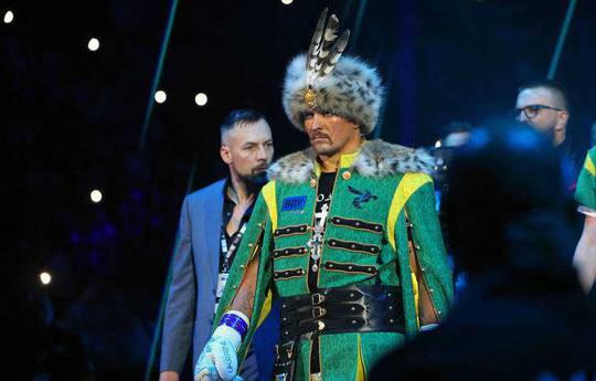 Usyks promotor gaf commentaar op de outfit van de bokser, waarin hij naar het gevecht met Fury kwam