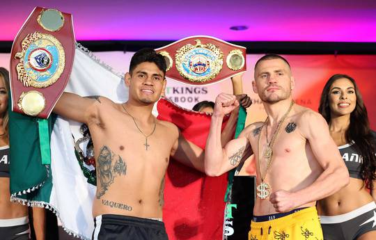 What time is Emanuel Navarrete vs Denys Berinchyk tonight? Ringwalks, schedule, streaming links