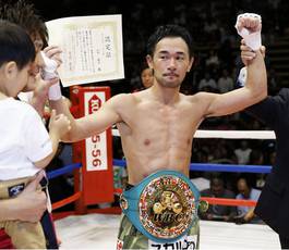 Yamanaka keeps WBC bantam belt by halting Carson in seven