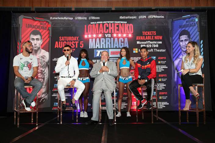 Lomachenko and Marriaga looked at each other (photos)
