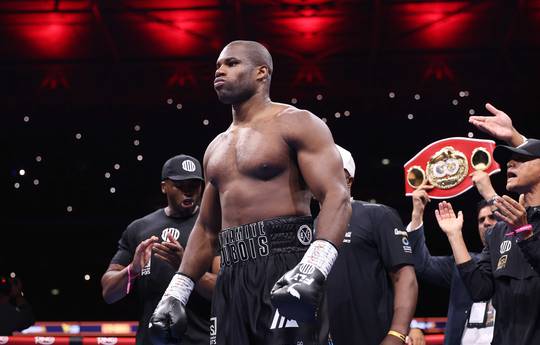 Дюбуа вимагає від Уордлі підписати контракт