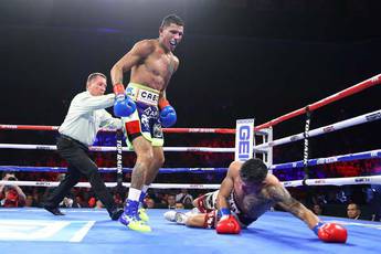 Berchelt stops Roman, defends title