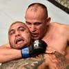 Oleynik strangles Hunt in the first round