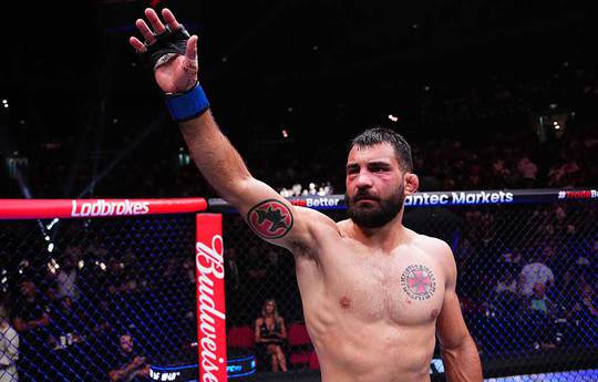 Saint-Denis: 'Gib mir einen Titelkampf!'