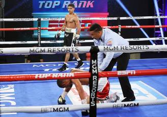 Stevenson stops Caraballo (photos)