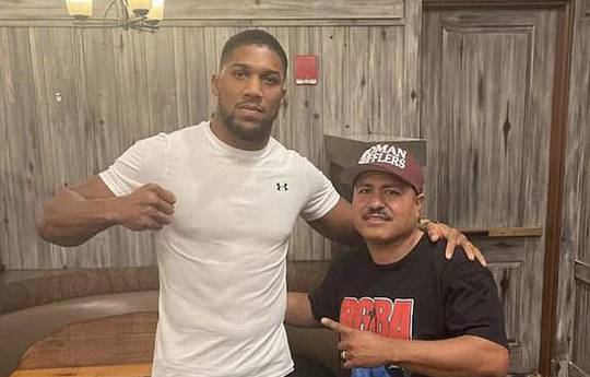 ¿Anthony Joshua entrenará con Robert García?