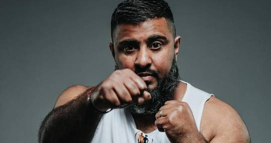 What time is Mohammad Kubba vs Mohammad Azar Nazir tonight? Ringwalks, schedule, streaming links