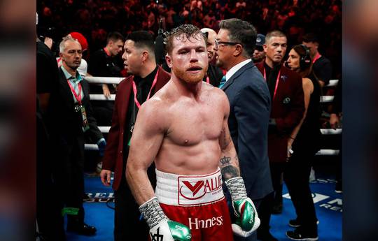 Canelo Alvarez Stuns Crowd At Guerra De Titanes With Unexpected Appearance