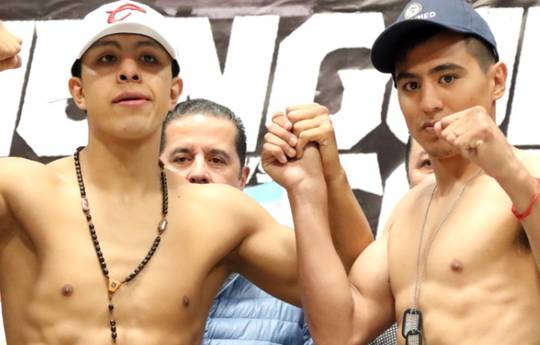 Munguia and Coria meet the weight