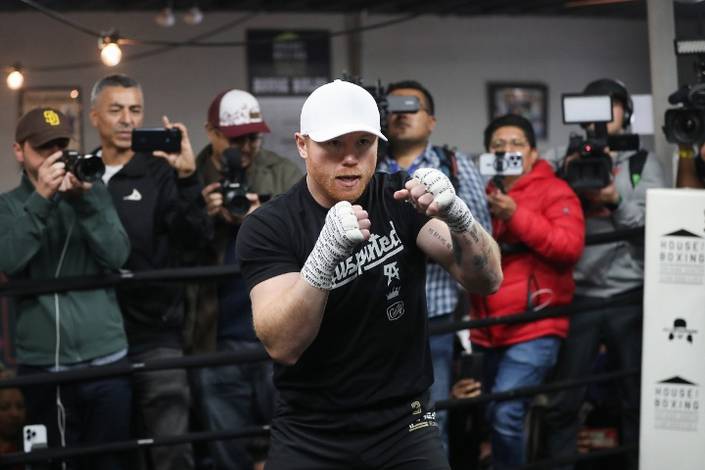 Alvarez held open training before the fight with Ryder