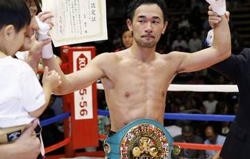 Yamanaka keeps WBC bantam belt by halting Carson in seven