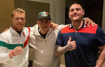 Photo of the day: Ruiz is officially in the Canelo team