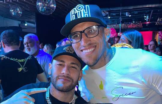 Foto del día: Charles Oliveira y Neymar