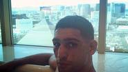 Амир Хан в номере отеля в Лас-Вегасе после поединка против Луиса Коллазо