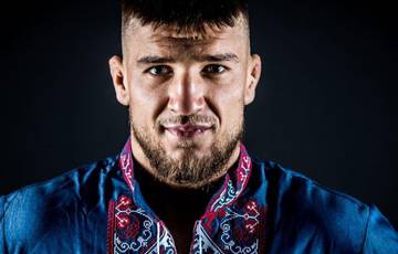 Чемпион Bellator Амосов поздравил Украину с Днем Независимости