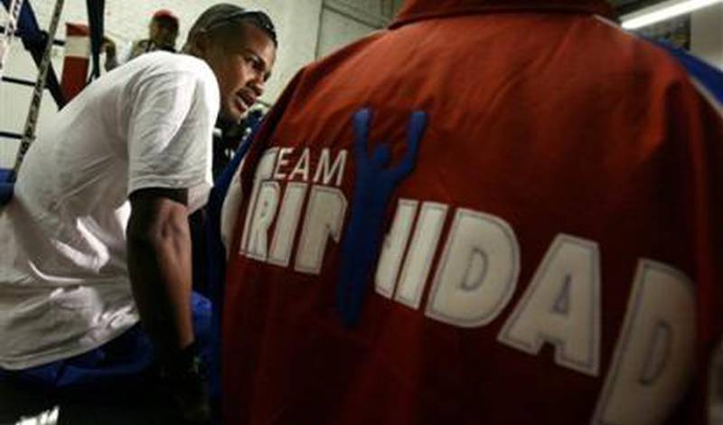 Феликс Тринидад общается с репортерами перед боем с Рикардо Майоргой