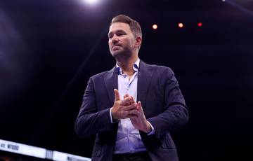 Hearn antwoordde White: "Vandaag sturen we je een contract"