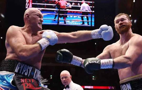 Ф'юрі кинув виклик Джошуа після того, як побив росіянина. Ей Джей виклик прийняв