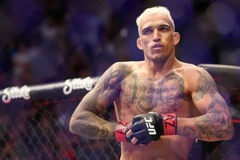 Oliveira nomeou a razão pela qual Makhachev subiu para a categoria meio-médio