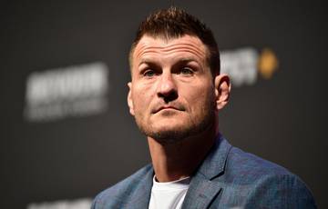 Miocic: It would be great to fight Jones, but my goal is to get the belt back