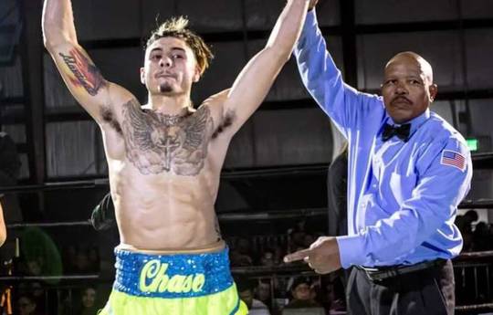 What time is Chase Martinez vs Travis Floyd tonight? Ringwalks, schedule, streaming links