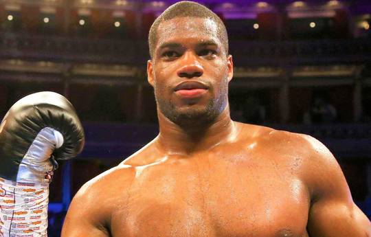 Kevin Johnson nombra al peso pesado que golpea más fuerte que Daniel Dubois: "Ni siquiera está cerca"