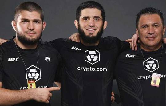 Mendes sobre Khabib: "Bien podría ser el mejor pegador de la división de peso ligero"