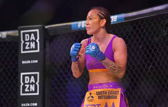 Cris Cyborg has signed a contract to fight Pacheco