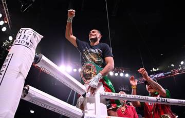 Benavidez wartet darauf, dass WBC und WBA Alvarez die Titel entziehen