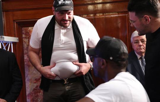 Tyson Fury shows off his fat to Chisora