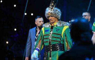 Le promoteur d'Usyk a commenté la tenue du boxeur, dans laquelle il s'est présenté au combat contre Fury