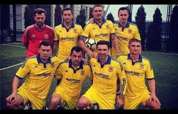 Усик сыграл за ветеранскую сборную Украины по футболу