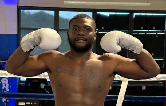 Wie man Sardius Simmons gegen Demetrius Banks sieht - Live Stream & TV Kanäle