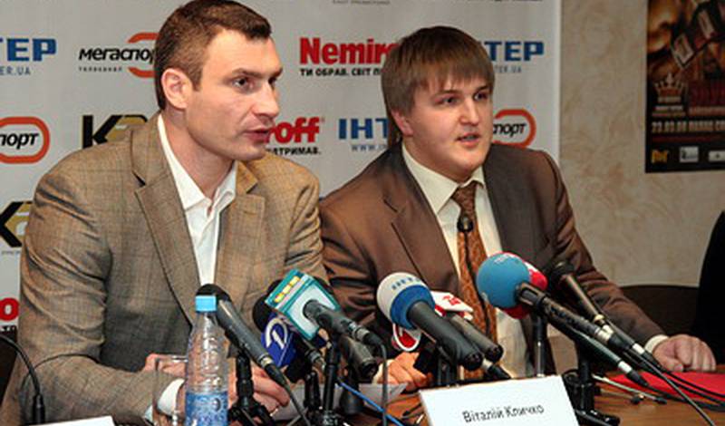 Виталий Кличко и Александр Красюк на пресс-конференции в Днепропетровске