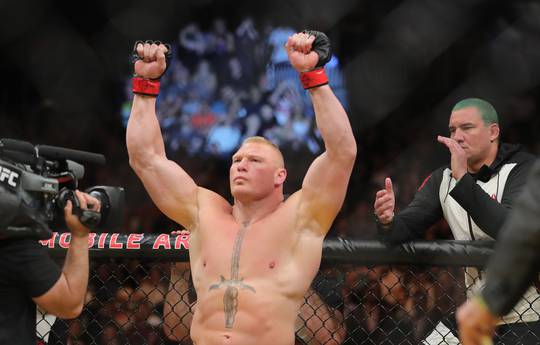 Леснар может вернуться в UFC?