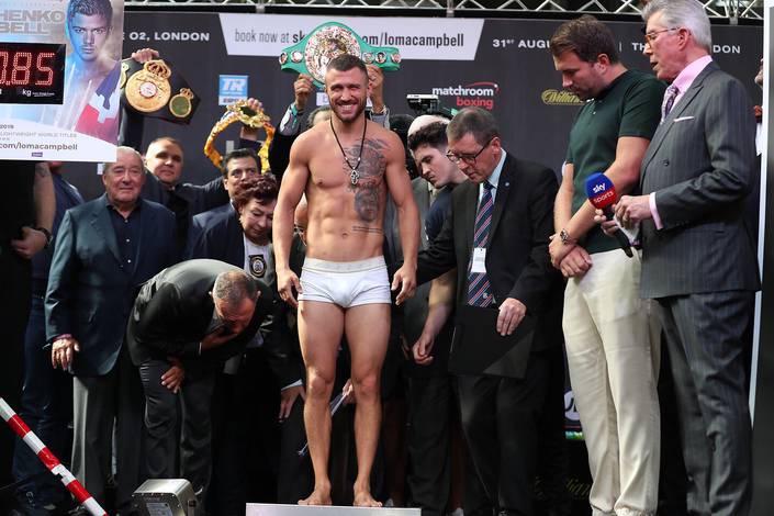 Lomachenko and Campbell make weight