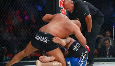 Emelianenko knocks Sonnen out in the first round (video)