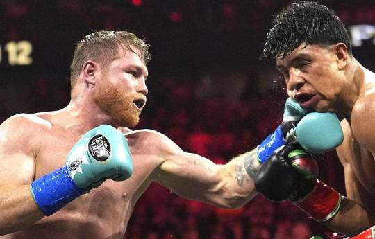 Un promoteur de premier plan révèle un choix inattendu pour le prochain adversaire de Canelo : "Il est le vrai défi"