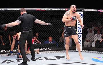 White : "Whittaker est l'un des meilleurs poids moyens de l'histoire